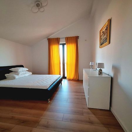 Dalia One Villa Balotesti Ngoại thất bức ảnh